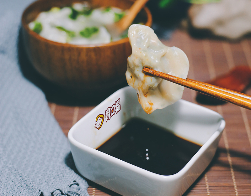 中秋佳節(jié)，月圓之夜，與家人歡聚，吃團(tuán)圓餃子！
